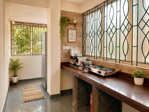 a room with a counter with a stained glass window at Casa Neo villa Vagator in Anjuna