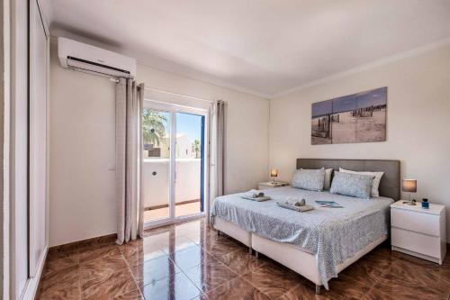 a bedroom with a bed and a large window at Villa Mar Gale in Galé