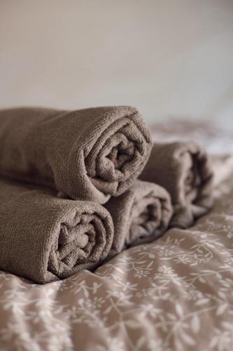 a pile of towels sitting on top of a bed at Chata Victory in Rajnochovice