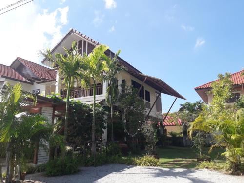 Gallery image of Rimtalay Angsila Guesthouse in Ang Sila