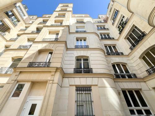 90 - Karl Lagerfeld Lafayette