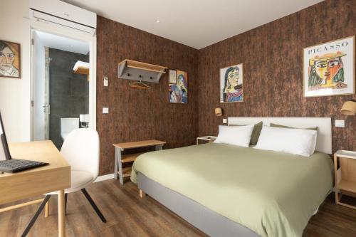 Art-Inspired Guesthouse - Ensuite Double Rooms with AC and Workspace in Porto