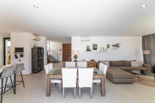 Lanz A Lot, modern 3 bed villa with private pool