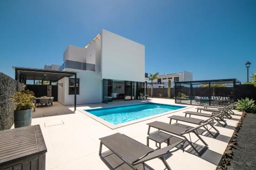 Lanz A Lot, modern 3 bed villa with private pool