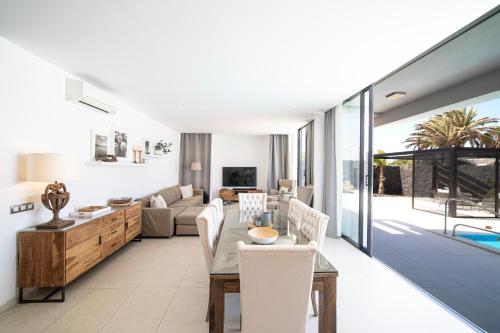 Lanz A Lot, modern 3 bed villa with private pool