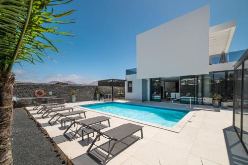 Lanz A Lot, modern 3 bed villa with private pool