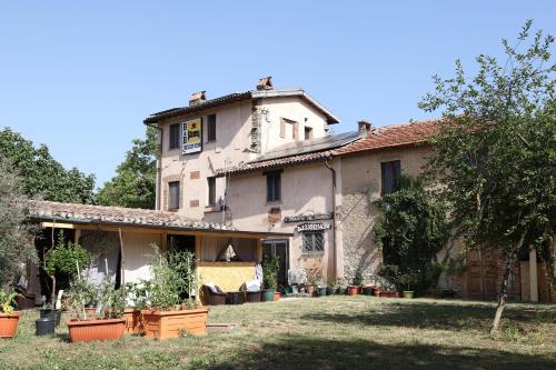 an old house with a garden in front of it at Il Casaletto del Terminillo in Rieti