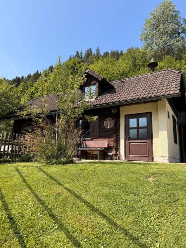 a house with a grass yard in front of it at UMUNDUM Hütte in Katsch Oberdorf