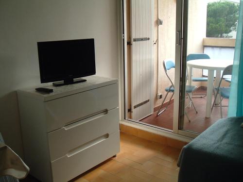 studio centre ville parking 200m plage & port