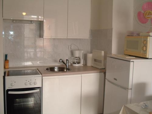 studio centre ville parking 200m plage & port