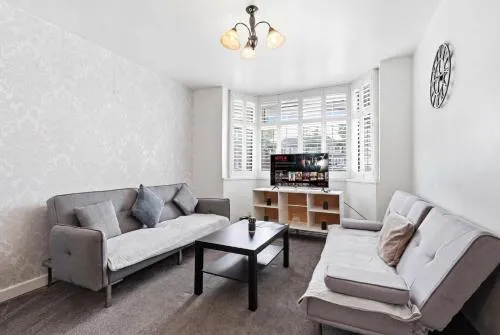 Cosy 5 bedroom Birmingham photo 1