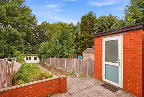 Cosy 5 bedroom Birmingham photo 27
