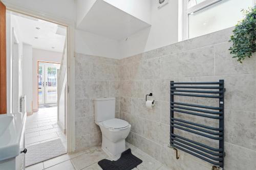 Cosy 5 bedroom Birmingham photo 8
