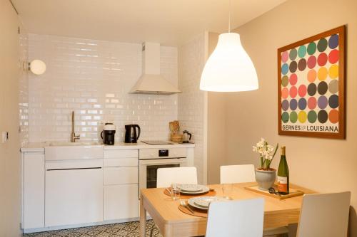 Bright Alfama Studio with AC