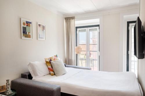 Bright Alfama Studio with AC