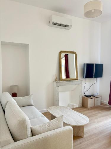 Appartement rénové avec balcon au cœur d Avignon
