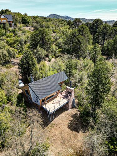 an overhead view of a house with a roof at Estrellas de la Laguna in Villa Pehuenia