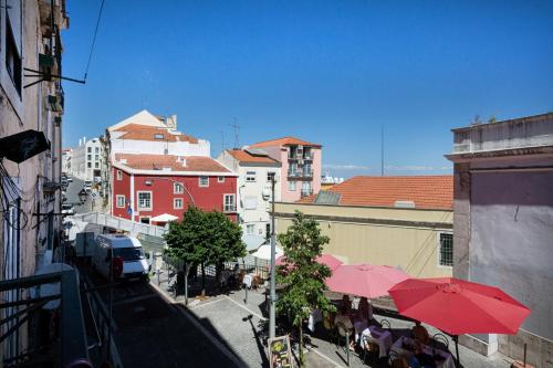 Bright Alfama Studio with AC
