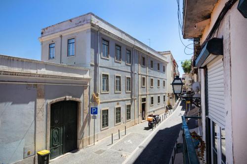 Bright Alfama Studio with AC