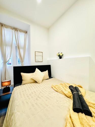 Private Rooms in Affordable 5-Bedroom Apartment