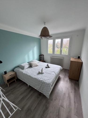 a bedroom with a bed with two towels on it at Maison rénovée Montélimar in Montélimar