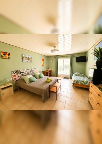 a living room with a bed and a couch at Oasis Des Corbières in Boutenac