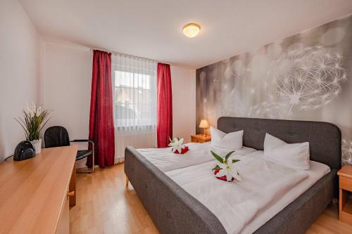 a bedroom with a bed with flowers on it at Waldsiedlung Waldhaus App 4.2 in Korswandt