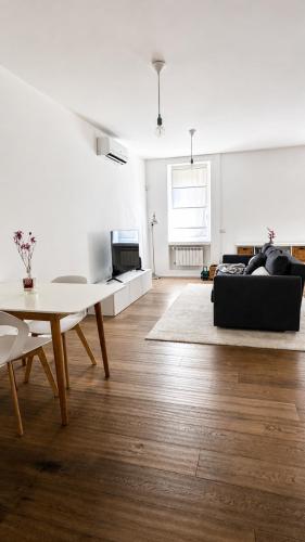 Modern Apartment next to Gae Aulenti