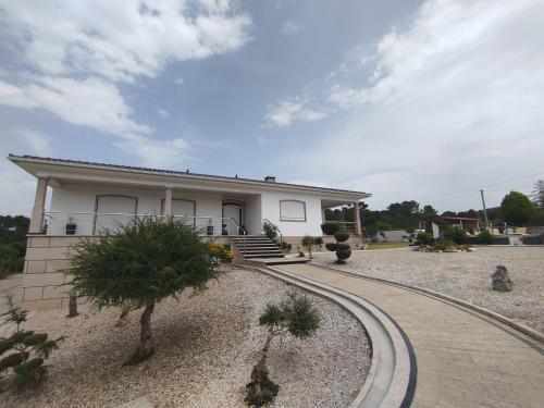 a house with a train tracks in front of it at Villa Beco - Moradia de Luxo com até 6 Quartos e Piscina Privada in Monção