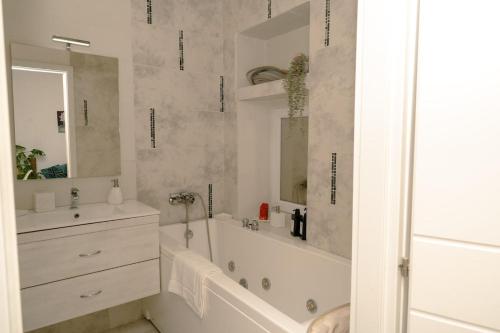 In the heart of Rome with garden and Jacuzzi