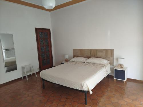 a bedroom with a large white bed in a room at Camera matrimoniale Capannori, Lucca in Capannori