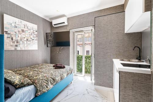 Nice Renting - 4FRANCE - Luxe Suite & Comfort Seafront Massena photo 3