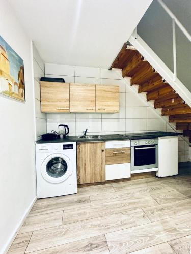Affordable 5BR Apt, Ideal for Groups & Families