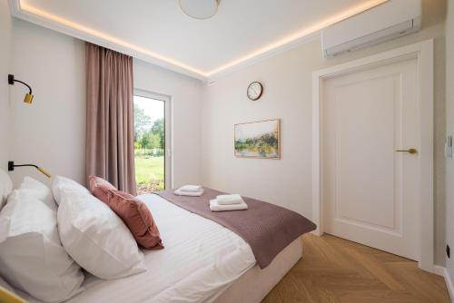 a bedroom with a large bed with a window at Golf Park Rajszew in Rajszew