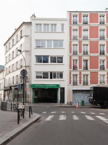 Cozy Bright Parisian Studio Belleville by Weekome