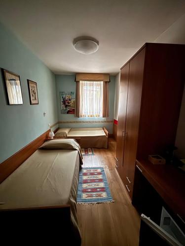 a bedroom with two beds and a window in it at Locanda Chiocciola By Manuel Ronzani in Quero