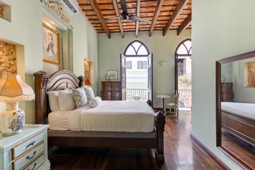 a bedroom with a bed and a dresser and a mirror at Casa Lucienne in San Juan