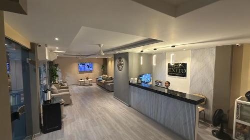 a lobby with a waiting area with couches and a waiting room at Hotel Exito Barranquilla in Barranquilla