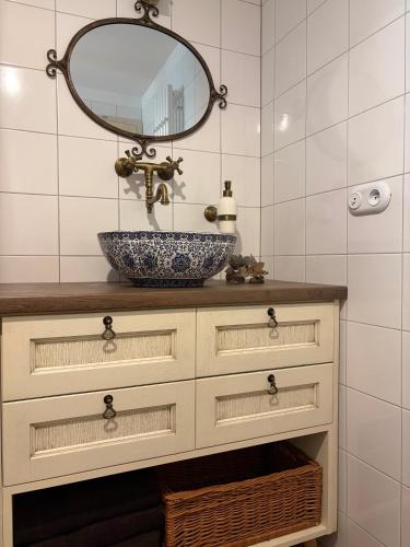 a bathroom with a sink and a mirror at Kokodáák in Troskotovice