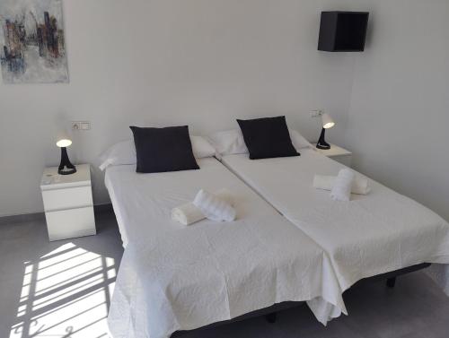 Amplia y acogedora casa con piscina, cerca de playa y puerto marina