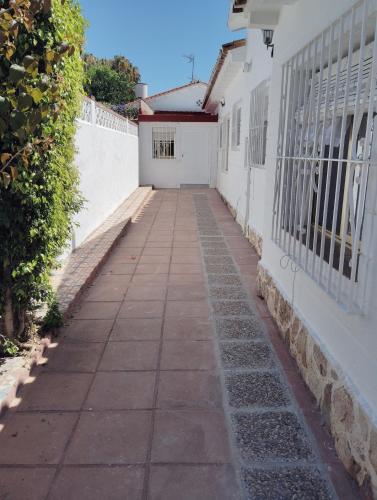 Amplia y acogedora casa con piscina, cerca de playa y puerto marina