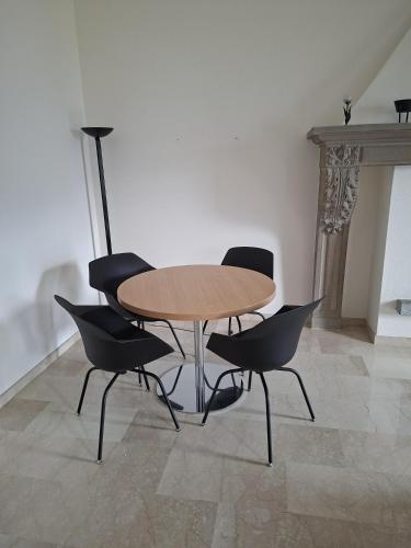 Villa Ida, 1 Stock by HolAp SA
