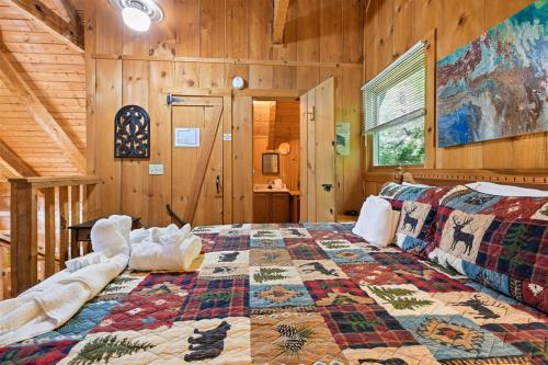 a bedroom with a large bed in a cabin at Sequoyah by Venture Smoky Mountains in Cartertown