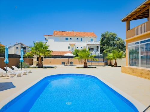 Lucija Retreat - Apartments with Pool, Bibinje