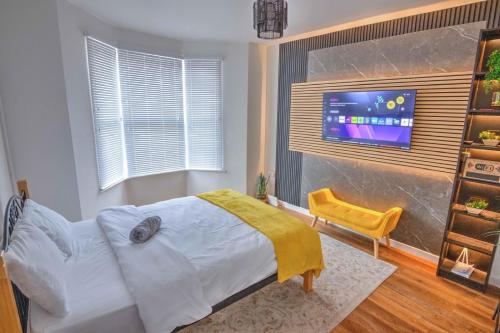 Modern Family & Contractor Home - Free Parking - Garden - Sleeps 6 - Fast WiFi - photo 10