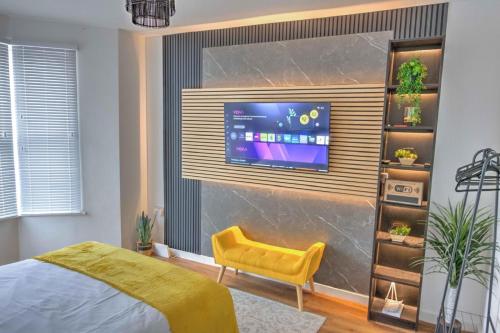 Modern Family & Contractor Home - Free Parking - Garden - Sleeps 6 - Fast WiFi - photo 7