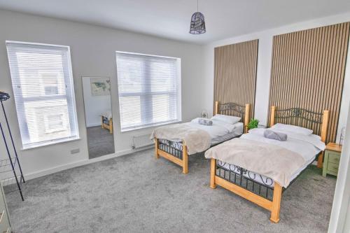 Modern Family & Contractor Home - Free Parking - Garden - Sleeps 6 - Fast WiFi - photo 23