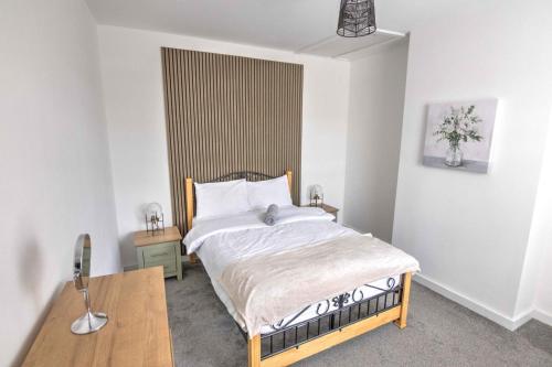 Modern Family & Contractor Home - Free Parking - Garden - Sleeps 6 - Fast WiFi - photo 20