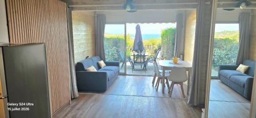 Studio with sea view terrace and shared pool