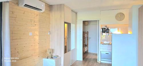 Studio with sea view terrace and shared pool
